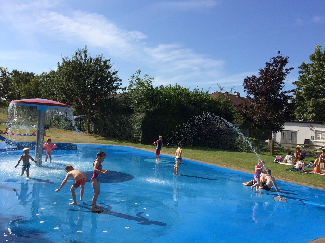 Greenbank Heated Outdoor Swimming Pool景点图片