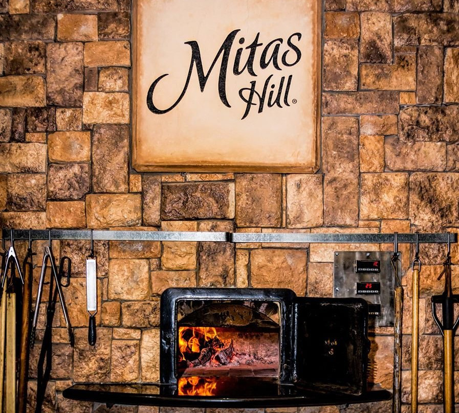 Mitas Hill Vineyard-麦金尼必去景点