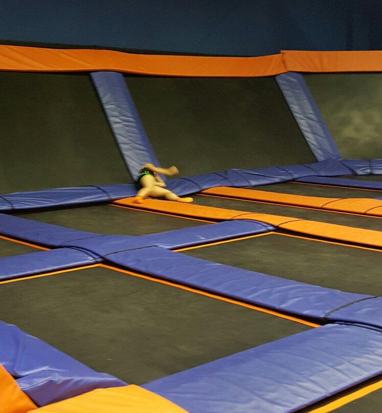Sky Zone Trampoline Park-锡达拉皮兹必去景点
