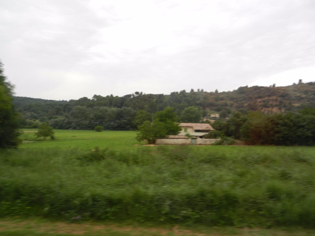 Fontaine de la Colonne-Riez必去景点