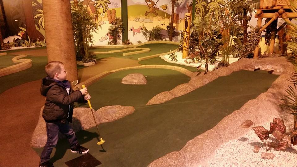 Paradise Island Adventure Golf Glasgow景点图片