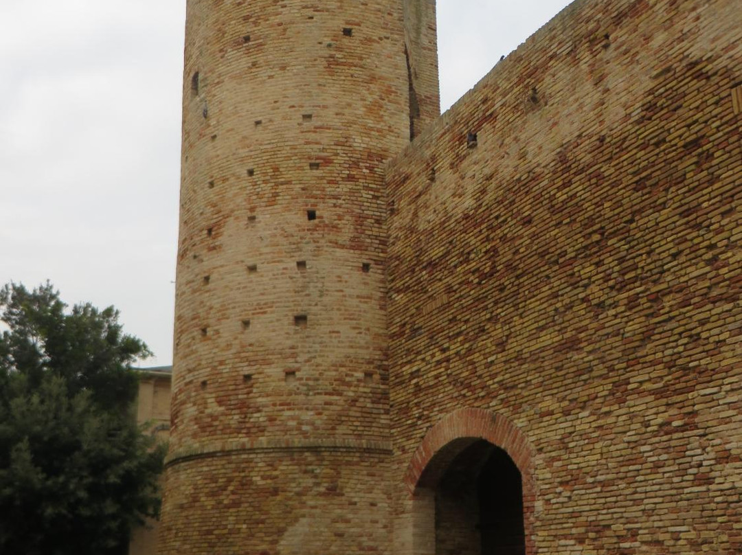 Castello Svevo-雷卡纳蒂港必去景点