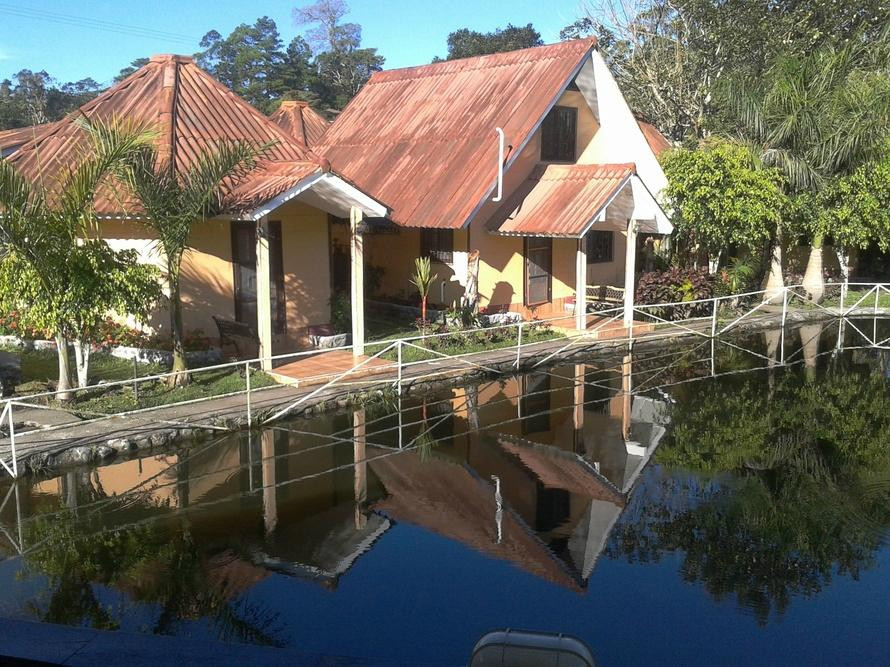 Cabañas Mountain River Lake Inn