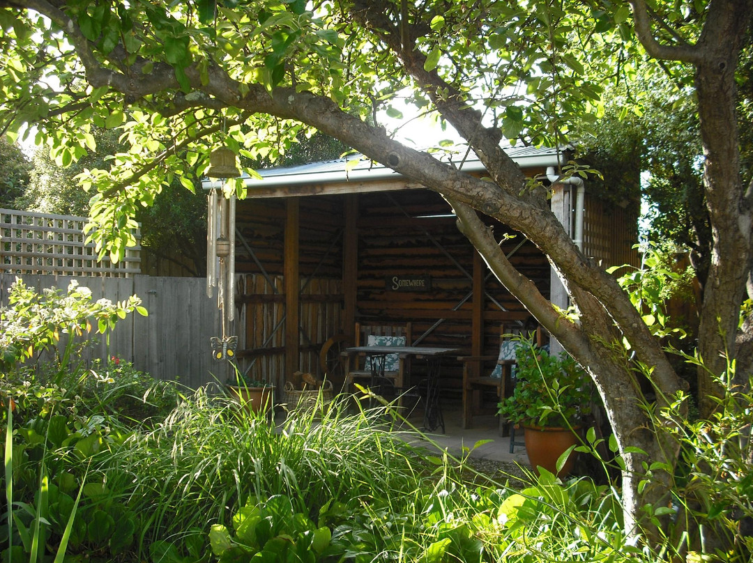 Hollyhock Cottage主图