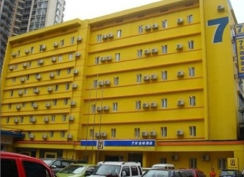 7天贵阳纪念塔大剧院店-客卧