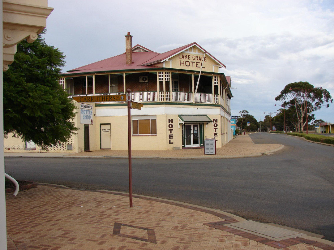 Lake Grace Hotel