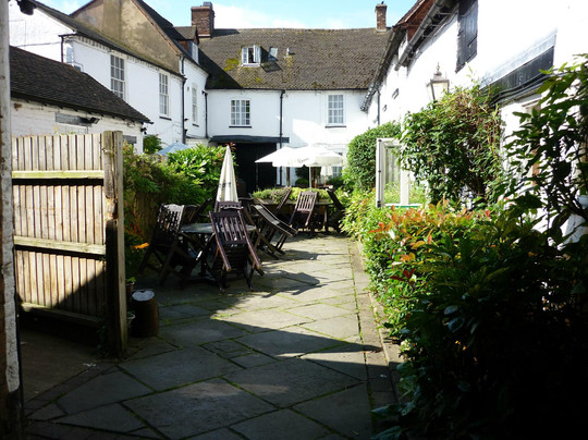 Grandborough酒店住宿-鲁比因斯肯普旅馆,邓彻奇