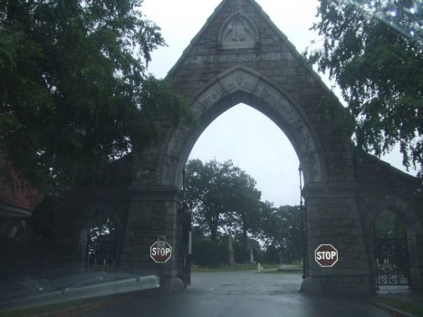 Oak Grove Cemetery-福尔里弗必去景点