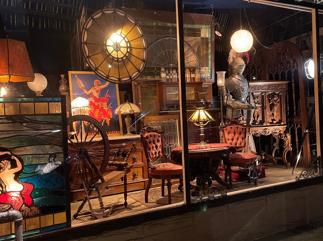 Long Island Antiques Center景点图片