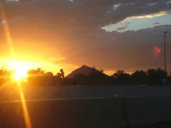 驼背山-凤凰城必去景点