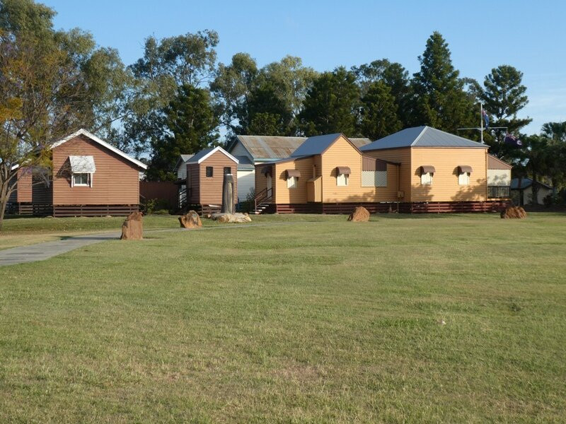 Sunflower Painting-Emerald必去景点