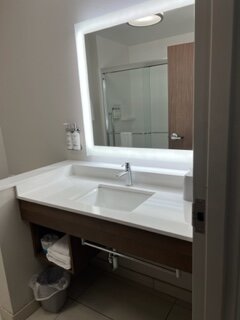 Holiday Inn Express & Suites Fayetteville South By IHG-浴室