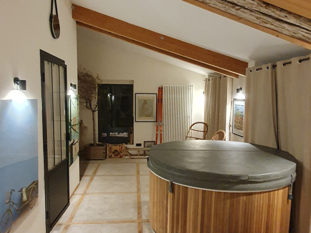 Lyon Country House主图