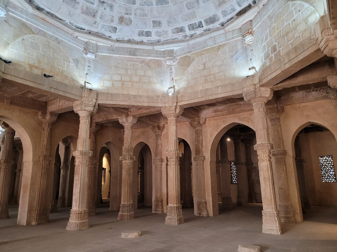 Adi Kadi Vav-居那加德必去景点