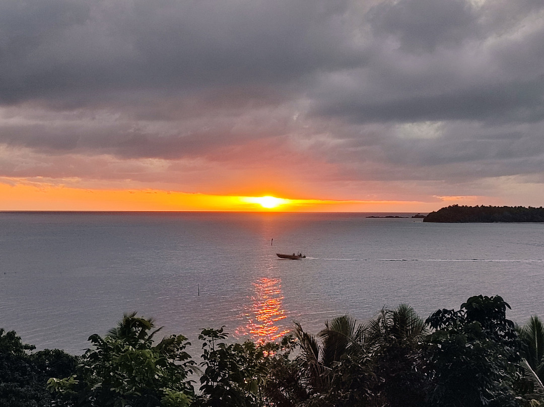 纳努亚岛度假酒店主图