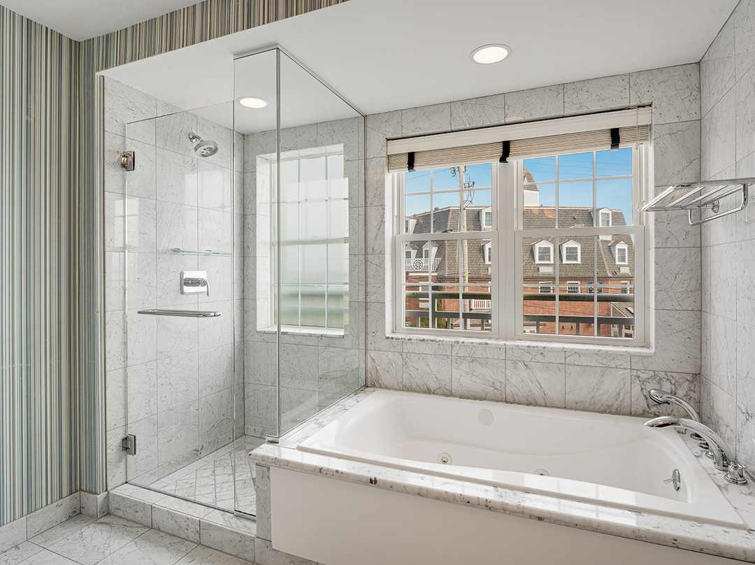 纽波特海滩套房酒店主图