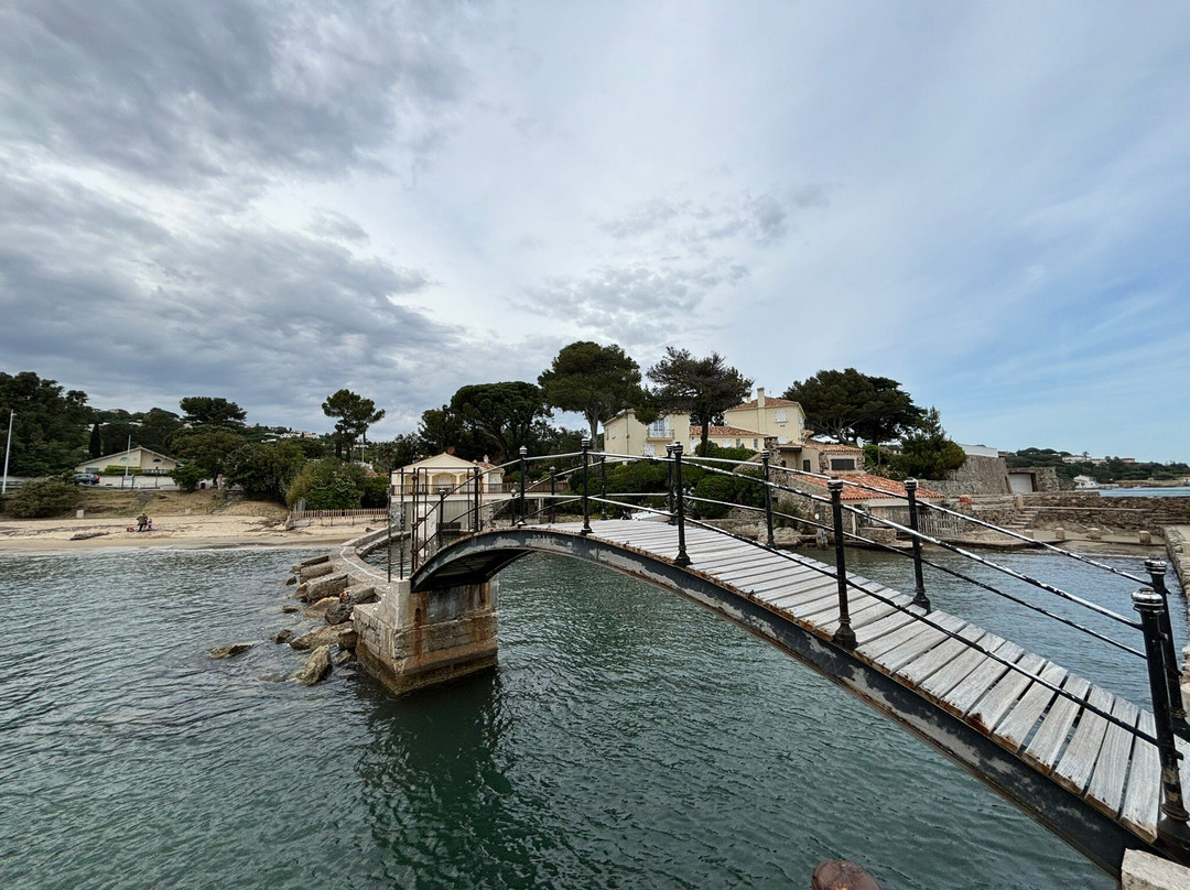 Plage des Cigales-格里莫必去景点