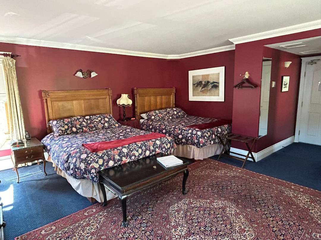 Bombay Peggy's Inn & Pub主图