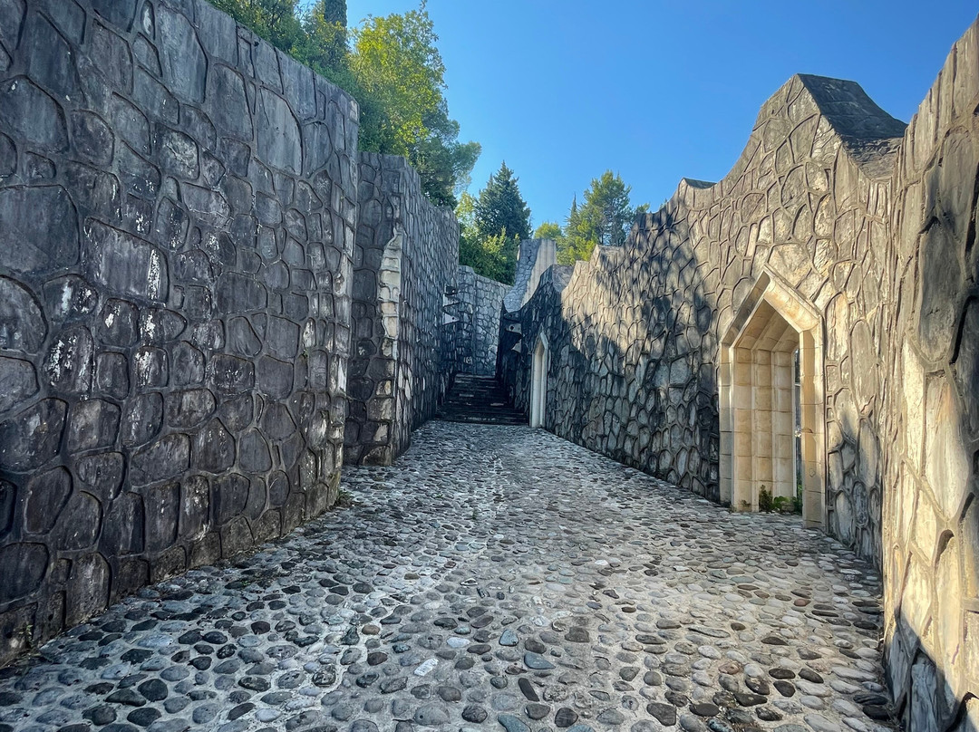 Partisan Cemetery景点图片