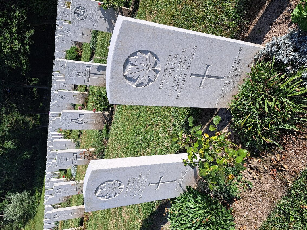 Etaples Military Cemetery景点图片