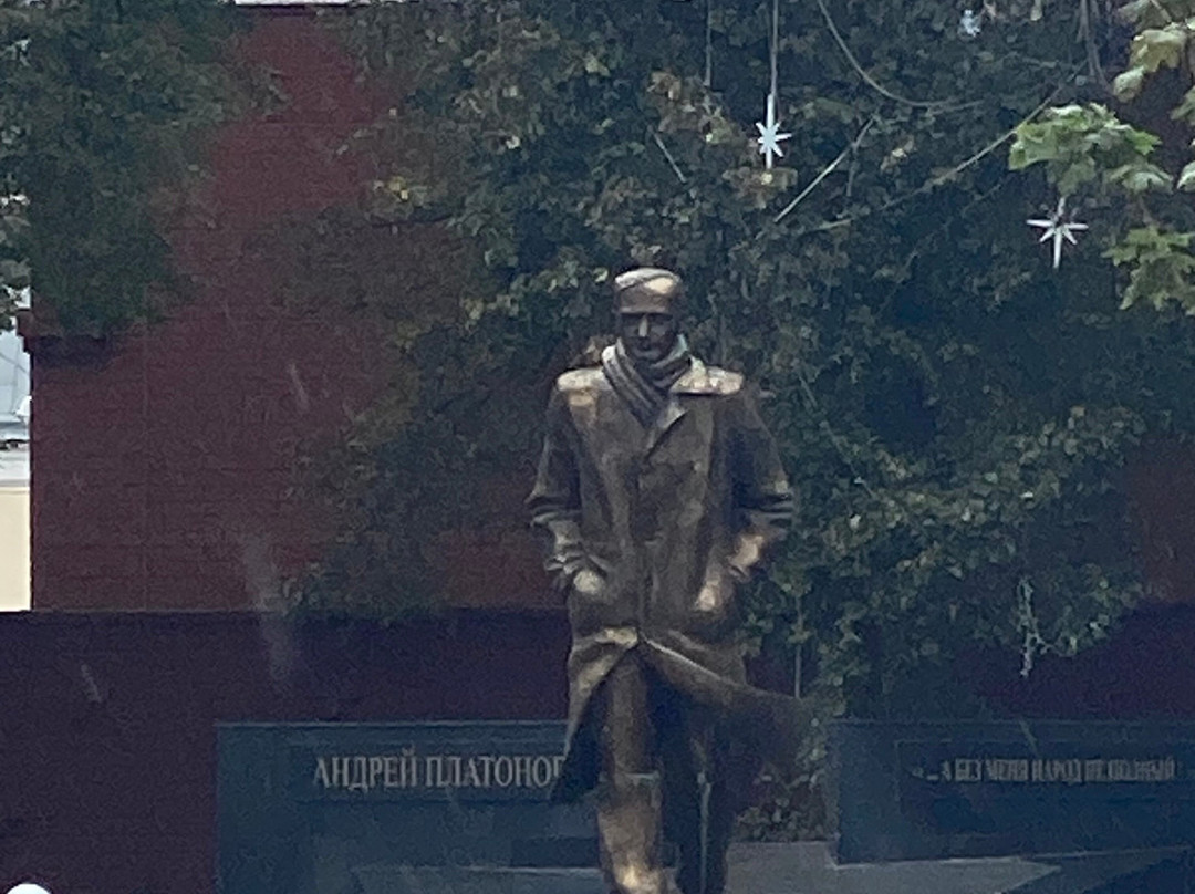 Monument to A.P. Platonov-沃罗涅什必去景点