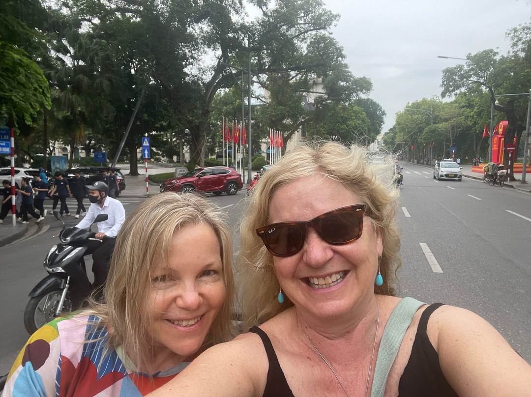 SCOOTIN’ AROUND HA NOI TOURS-Hoan Kiem必去景点