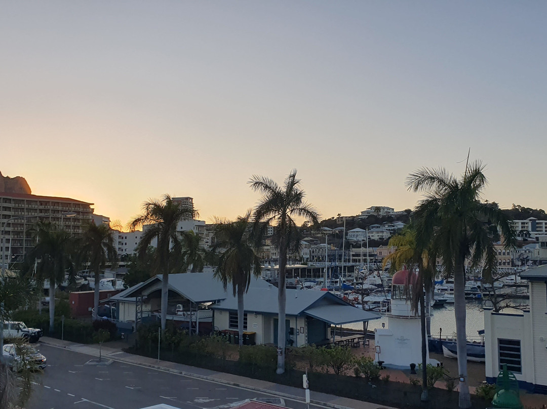 雷吉斯锚地公园酒店主图