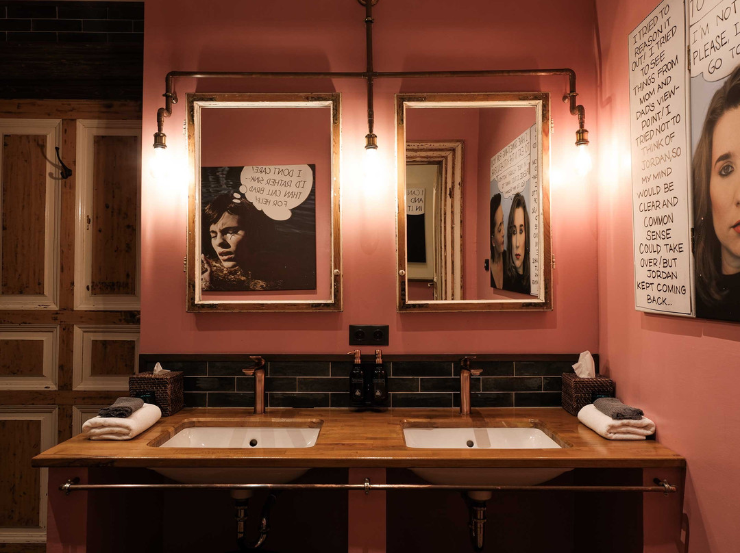 布洛迪豪庭酒店主图