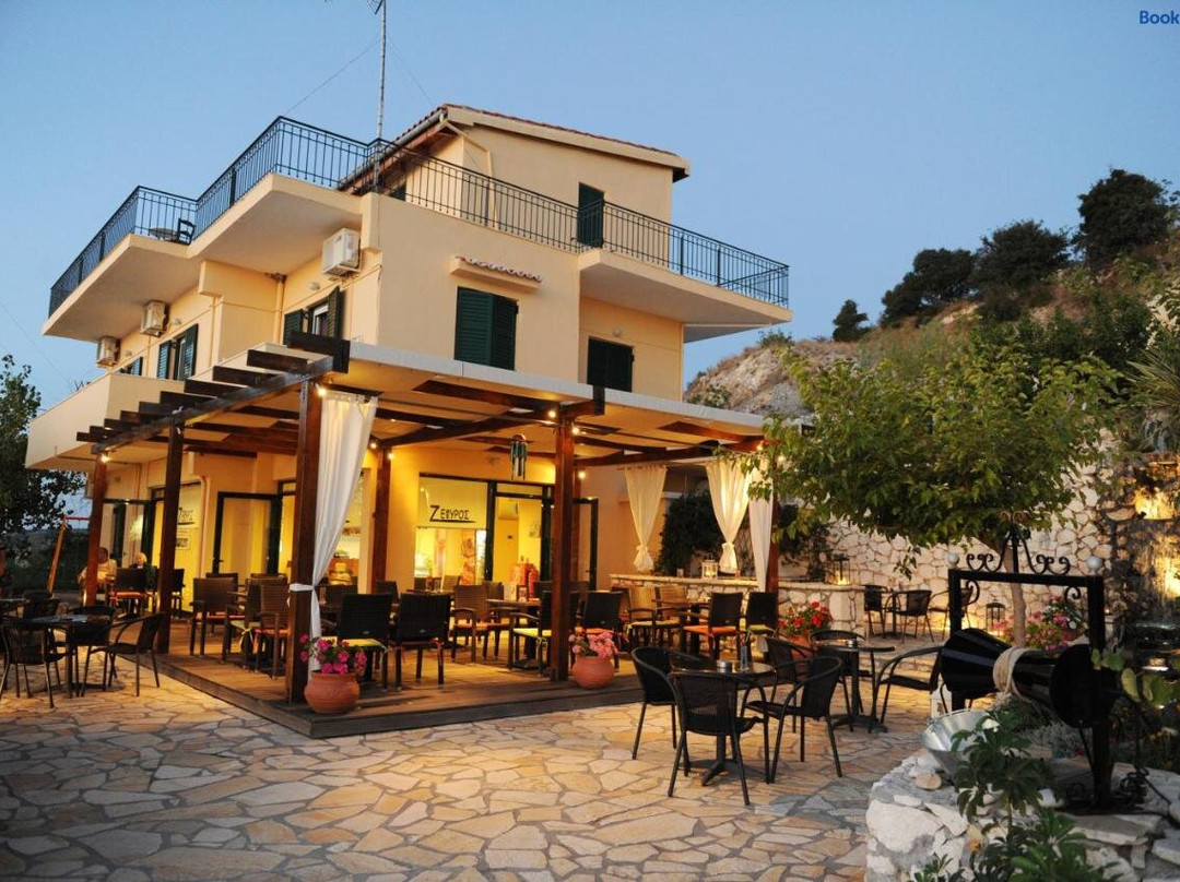 Zephyros Rooms and Apartments