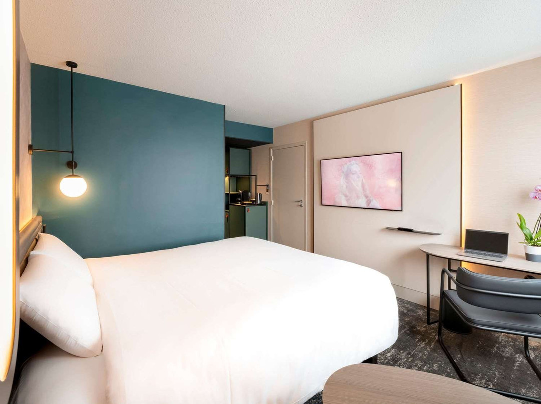 昂热曼恩湖诺富特酒店主图