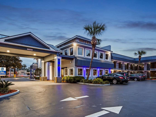 贝斯特韦斯特中央酒店主图