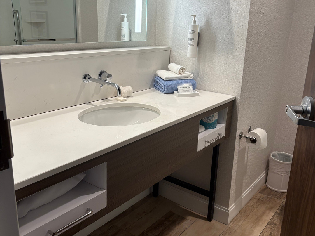 Hampton Inn Boston Logan Airport Chelsea主图