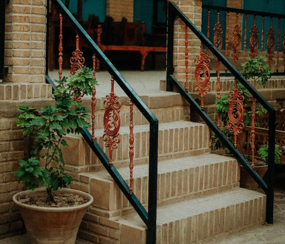 Emarat Pedari Traditional Hotel