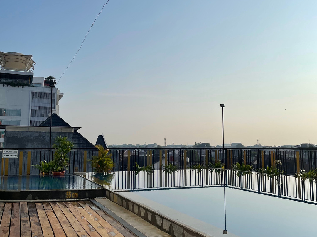 THE 1O1 Palembang Rajawali主图