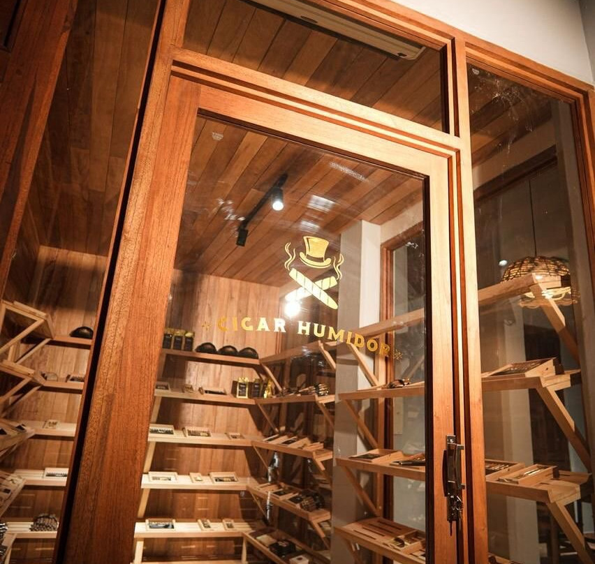 Bribón - La Fabrica Nacional De Tabacos-巴里查拉必去景点