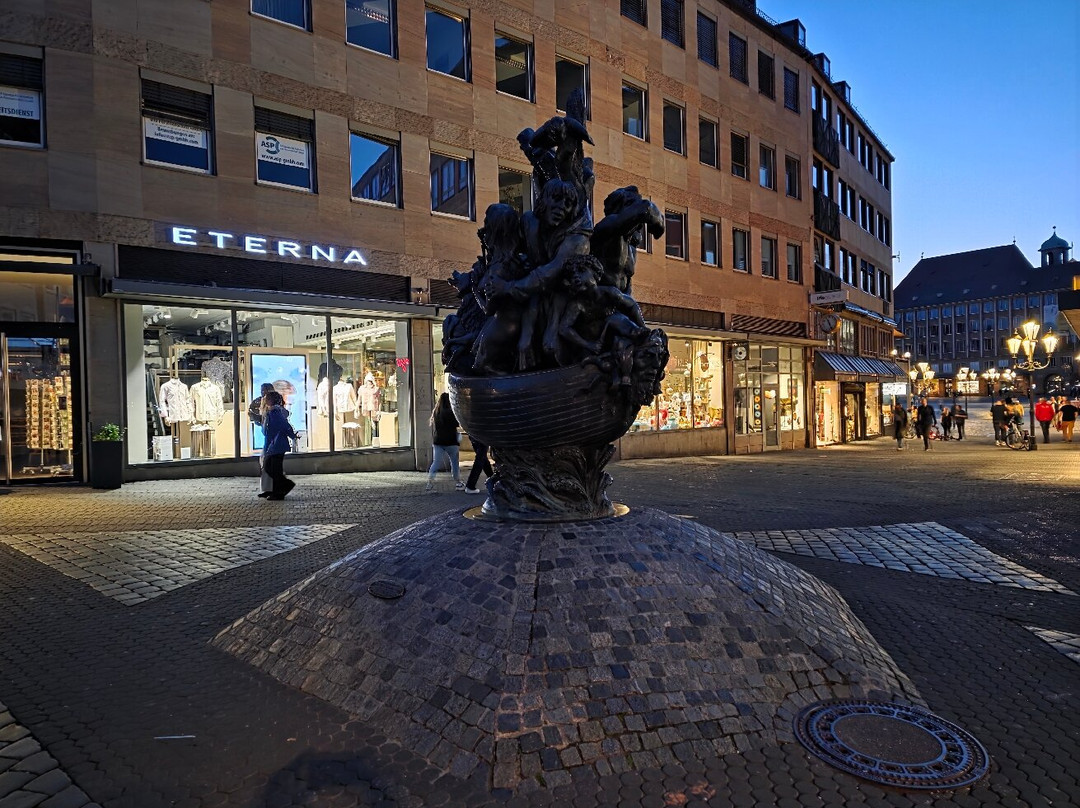 Narrenschiffbrunnen-纽伦堡必去景点