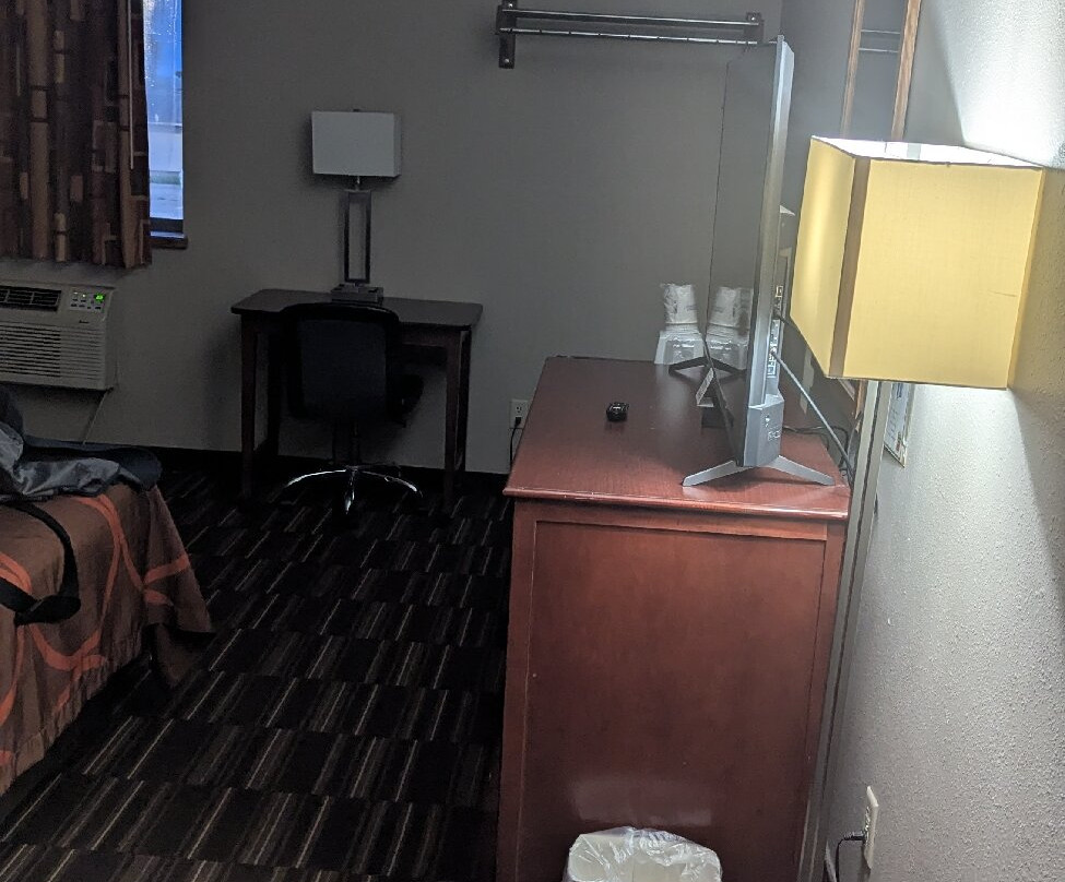 Super 8 by Wyndham Madison主图