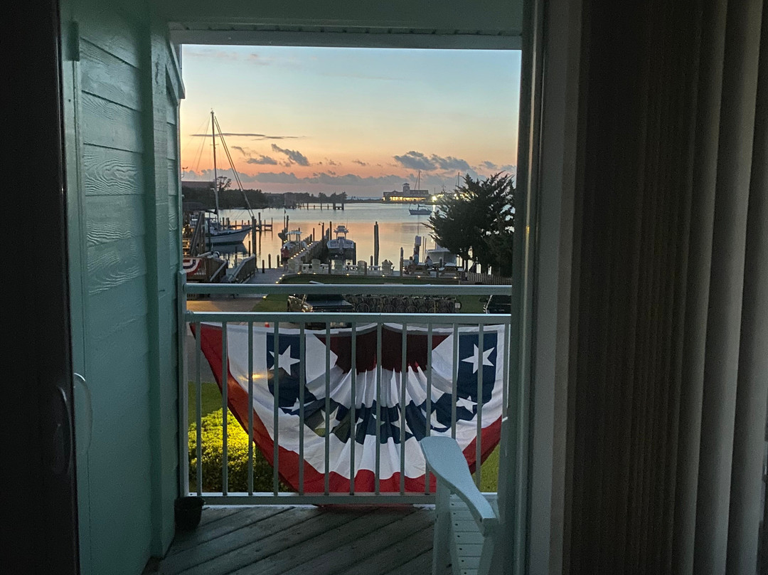 The Ocracoke Harbor Inn主图
