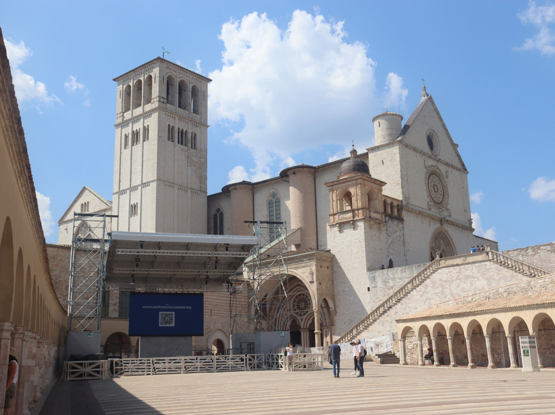 Piazza Inferiore di San Francesco-阿西西必去景点