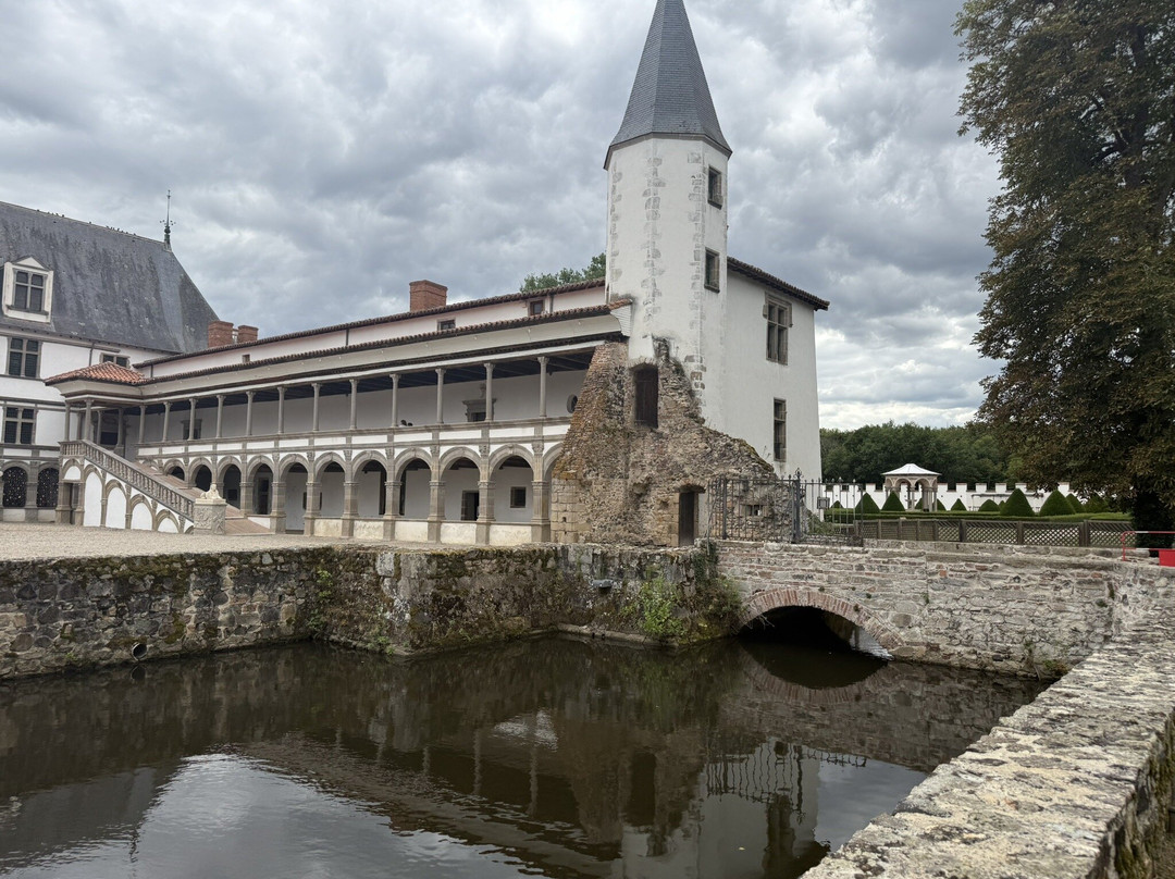 Château de la Bâstie d'Urfé-Saint-Etienne-le-Molard必去景点