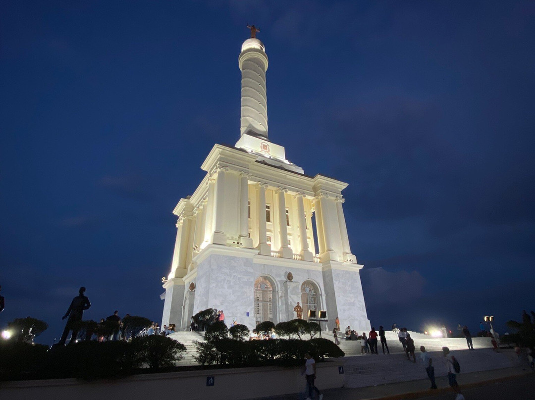 Monumento a los Heroes de la Restauracion-圣地亚哥必去景点
