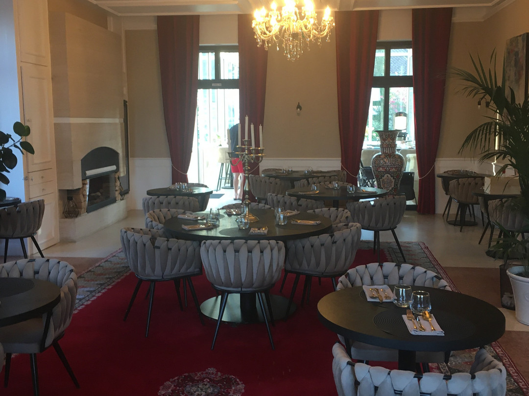 卡米亚克城堡酒店主图