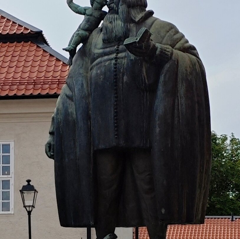 The Statue of Bishop Rudbeckius by Carl Milles-韦斯特罗斯必去景点