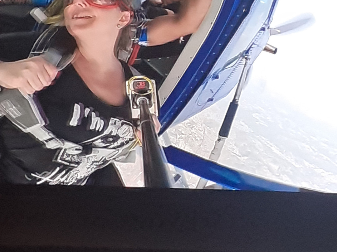 Auvergne Parachutisme-里昂必去景点