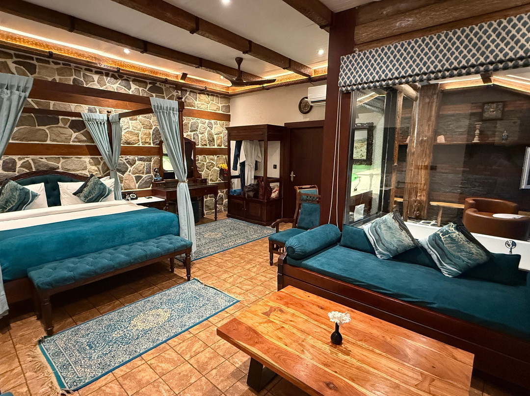 Jharipani Castle主图