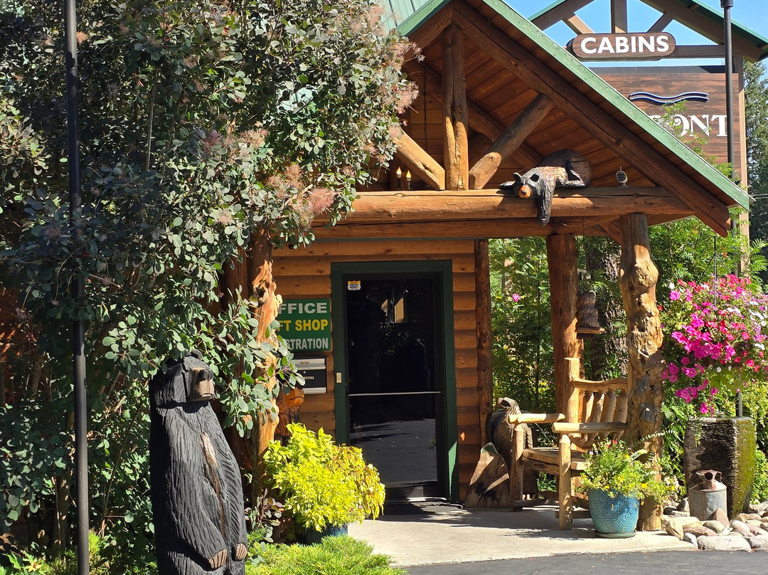 The Riverfront Motel & Cabins主图