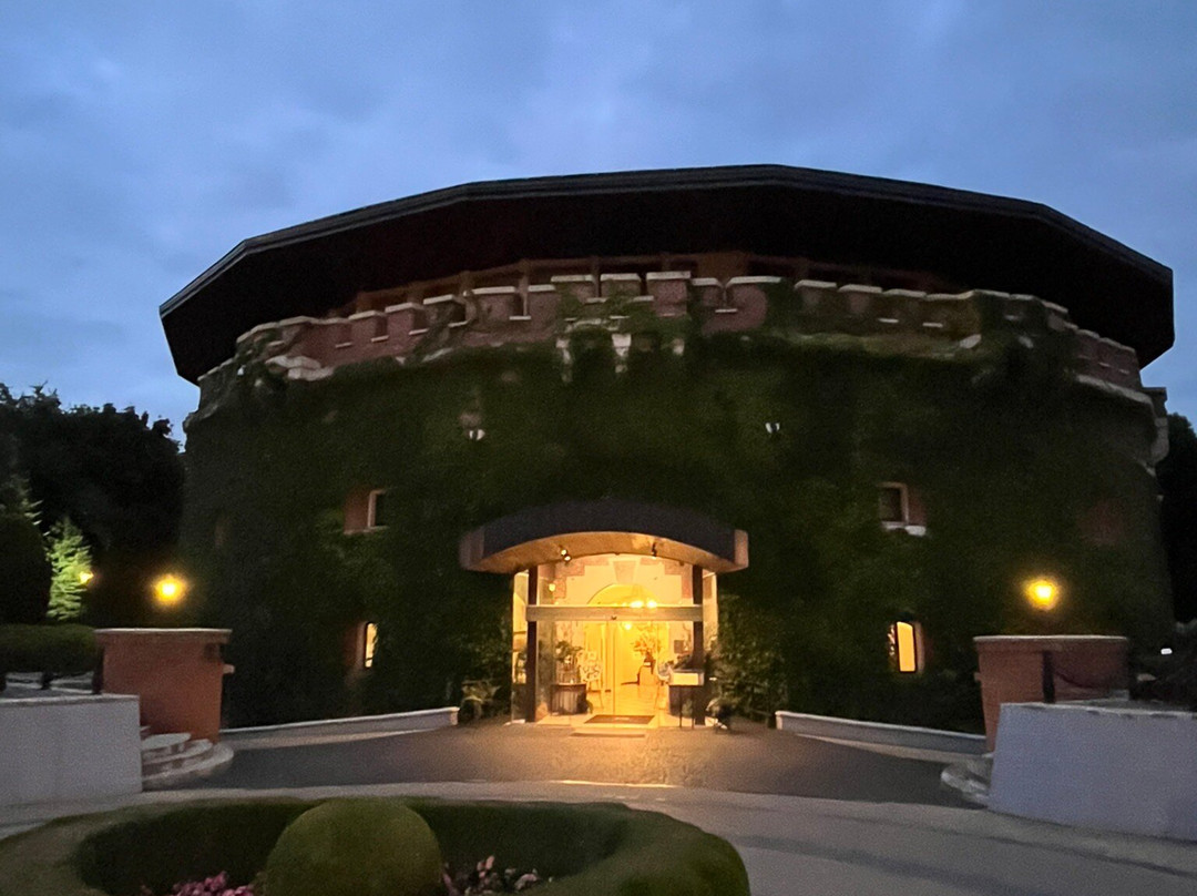 城堡度假酒店主图