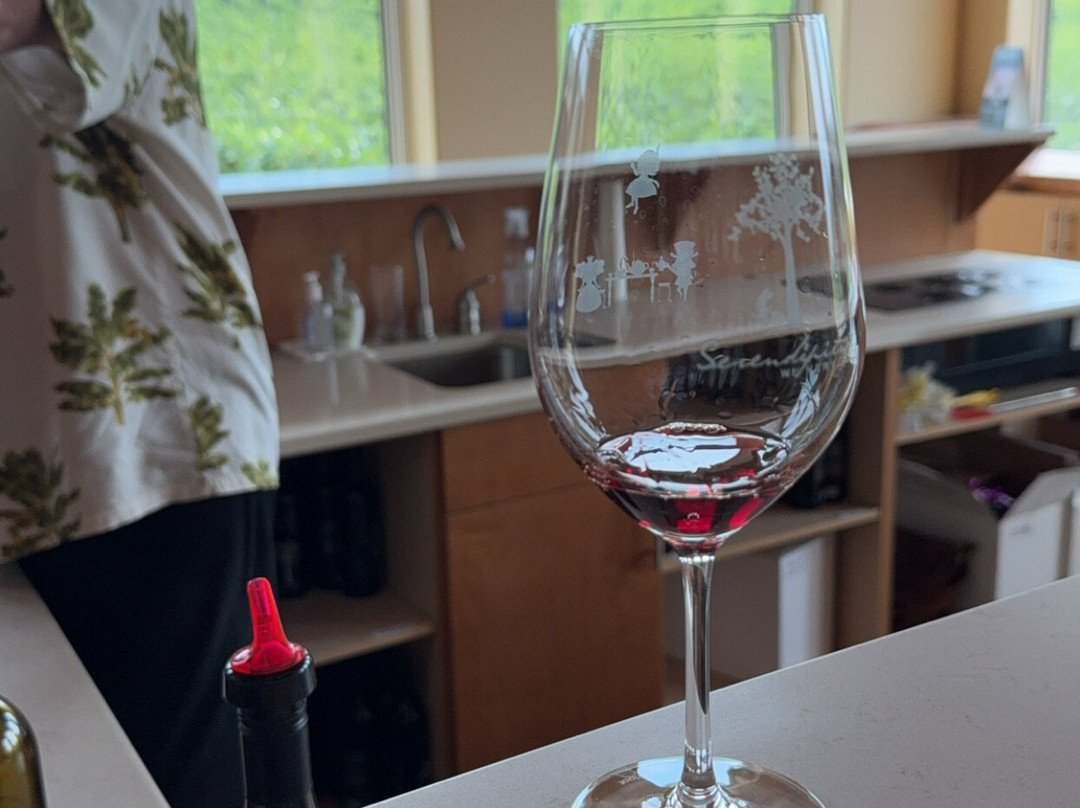 Sip Happens Wine Tours-Lake Country必去景点