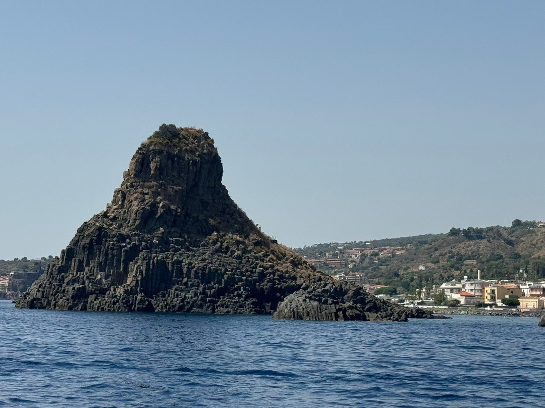 Barca Ulisse-Acitrezza必去景点