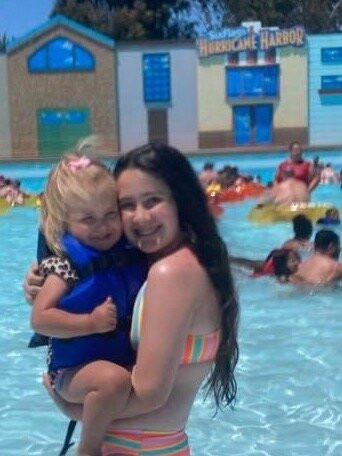 Six Flags Hurricane Harbor Concord-康科德必去景点